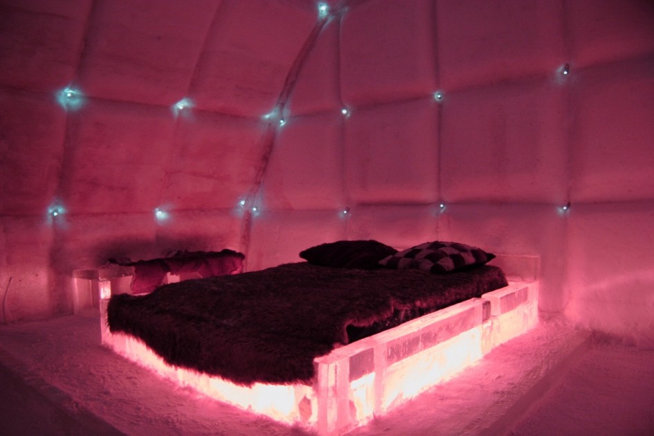 dark pink interior decor